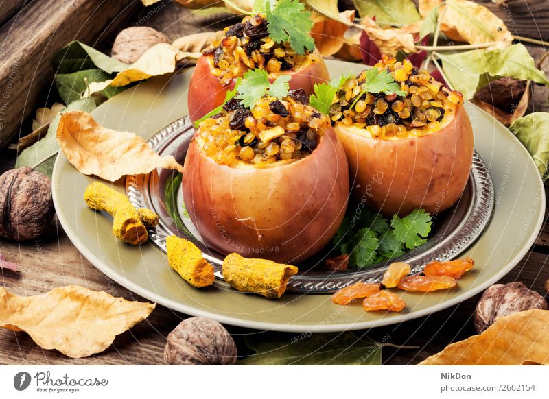 Gebackene Herbstäpfel gefüllte Äpfel Apfel Frucht Linsen Nut Dessert süß Rosine Gesundheit Laubwerk selbstgemacht gebacken Liebling Gewürz rot lecker Teller