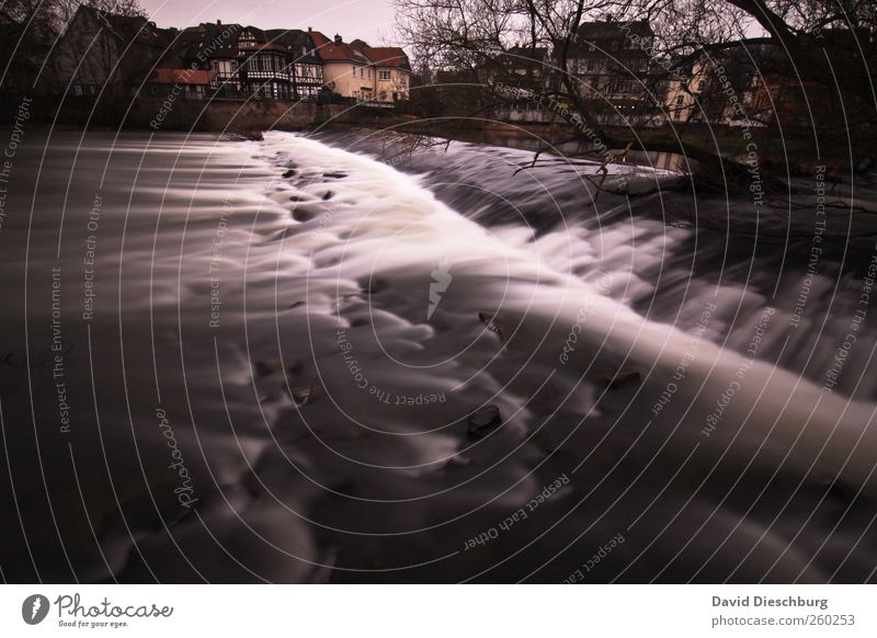 Hörst du das Rauschen? Natur Landschaft Wasser Winter Pflanze Flussufer schwarz weiß Wasserfall Wasseroberfläche Flußwehr kalt Marburg Hessen Lahn Farbfoto