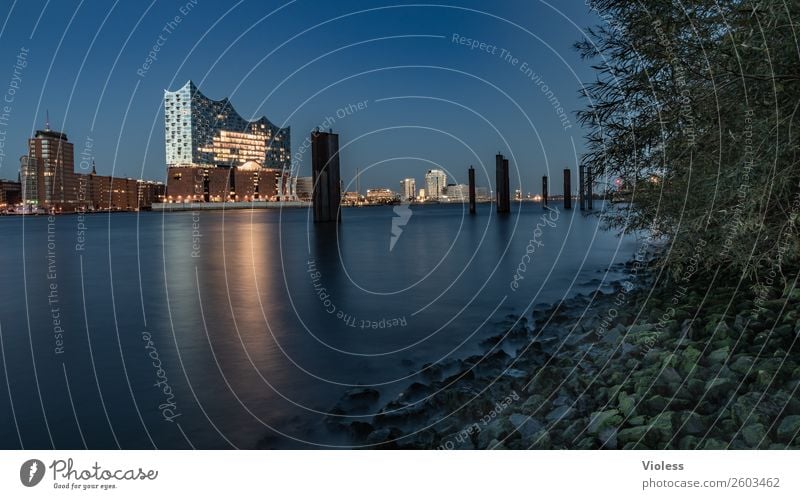 blau machen III.... Hafenstadt Stadtzentrum Skyline Bauwerk Architektur Sehenswürdigkeit Wahrzeichen Denkmal außergewöhnlich Bekanntheit Kitsch maritim modern