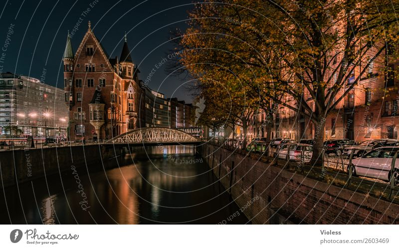 Hafencity laue Sommernacht Speicherstadt Hamburg Alte Speicherstadt Hafenstadt Sehenswürdigkeit Brücke Nacht Altstadt Abend Langzeitbelichtung Fassade dunkel