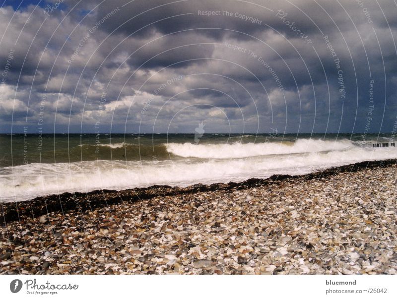 stürmischer Sommer Strand Wellen Wolken Sturm Wasser Himmel