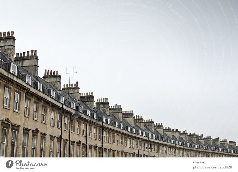 englisches strassenbild Stadt Bauwerk Gebäude Architektur Mauer Wand Fassade Fenster alt Häusliches Leben einzigartig gleich Schornstein Dach Reihenhaus England