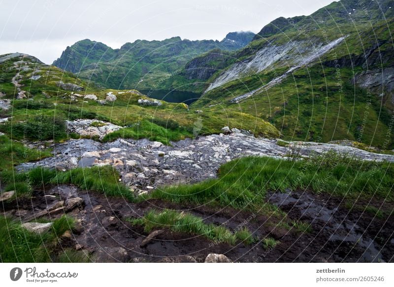 Støvla (Vestertinden) Berge u. Gebirge Gebirgssee Felsen Ferien & Urlaub & Reisen Fjord Himmel Himmel (Jenseits) Horizont Insel Landschaft Lofoten vestertinden