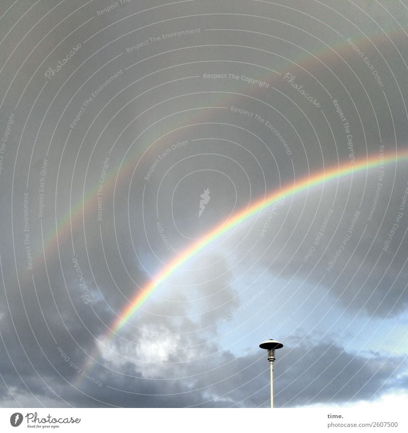 Somewhere over the Rainbow Wassertropfen Himmel Wolken Schönes Wetter Regenbogen regenbogenfarben Straßenbeleuchtung außergewöhnlich frei natürlich Originalität