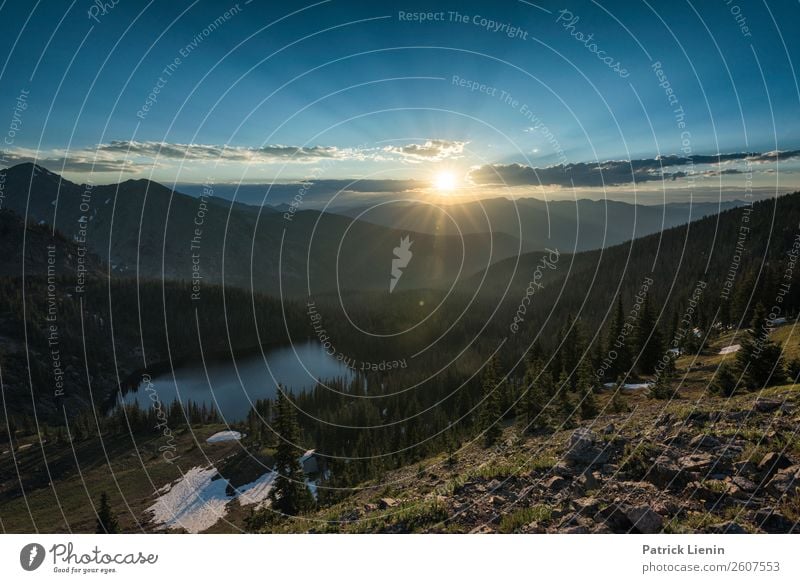 Sonnenaufgang über den Bergen Ferien & Urlaub & Reisen Tourismus Ausflug Abenteuer Ferne Freiheit Camping Berge u. Gebirge wandern Umwelt Natur Landschaft