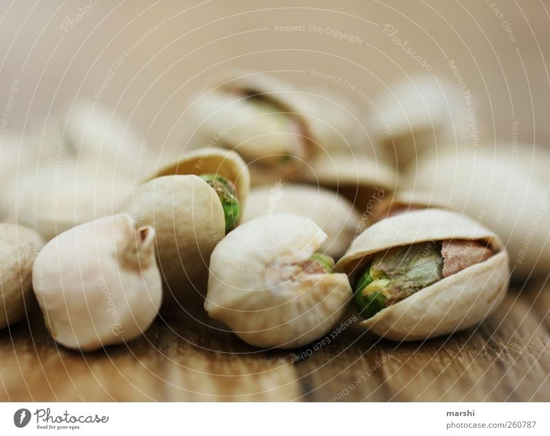 Pistazien Lebensmittel Ernährung braun Hülle Unschärfe Nahrungssuche lecker Nuss Farbfoto Innenaufnahme Nahaufnahme Detailaufnahme Makroaufnahme