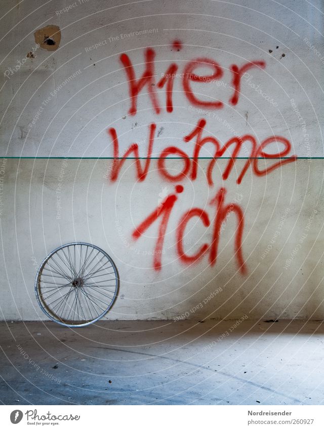 Klare Ansage Lifestyle Stil Freude Jugendkultur Subkultur Mauer Wand Zeichen Schriftzeichen Graffiti Häusliches Leben trendy Optimismus Farbe Freizeit & Hobby