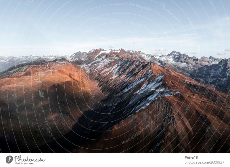 Schweizer Bergwelt Natur Landschaft Erde Luft Herbst Schönes Wetter Alpen Berge u. Gebirge fliegen ästhetisch authentisch blau braun Kraft Willensstärke Macht