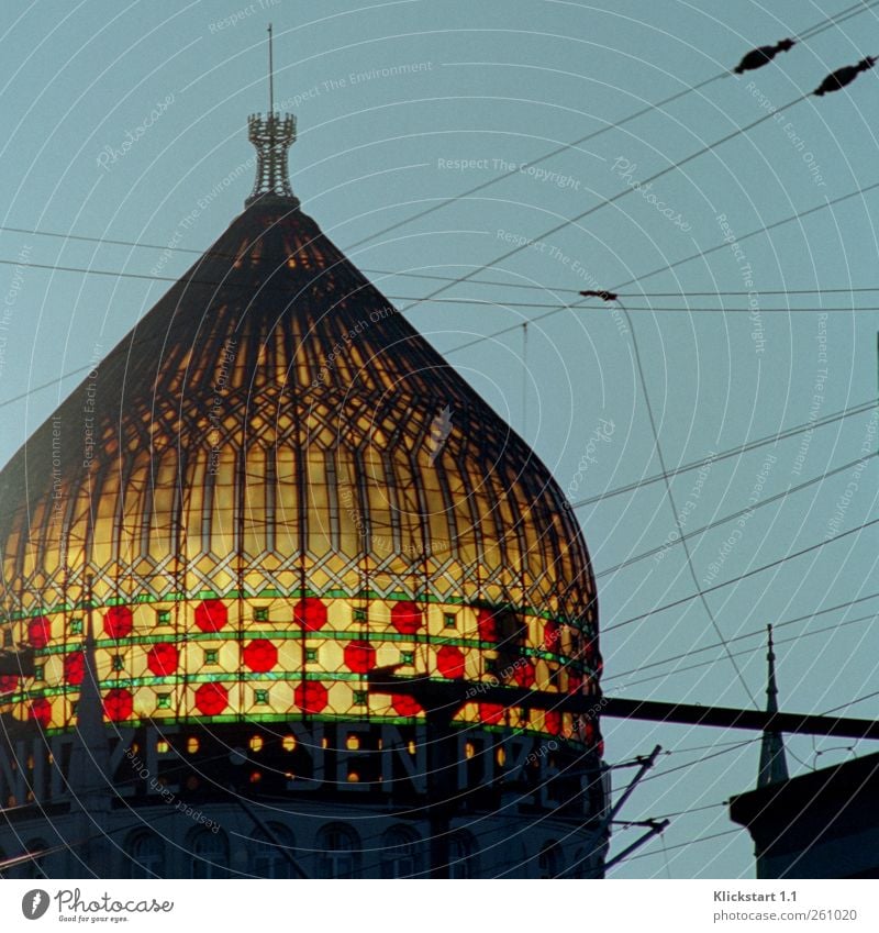 B@DD 11 | Yenidze Architektur Dresden Fabrik Kirche Dom Bauwerk Gebäude Moschee Tabakfabrik Fenster Kuppel Sehenswürdigkeit Denkmal Hochspannungsleitung Glas