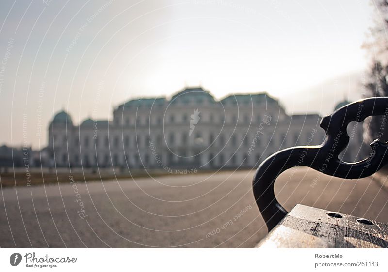 Schloss Ferien & Urlaub & Reisen Tourismus Städtereise Winter Stadtzentrum Burg oder Schloss Park Fassade Garten Fenster Tür Dach Sehenswürdigkeit Denkmal