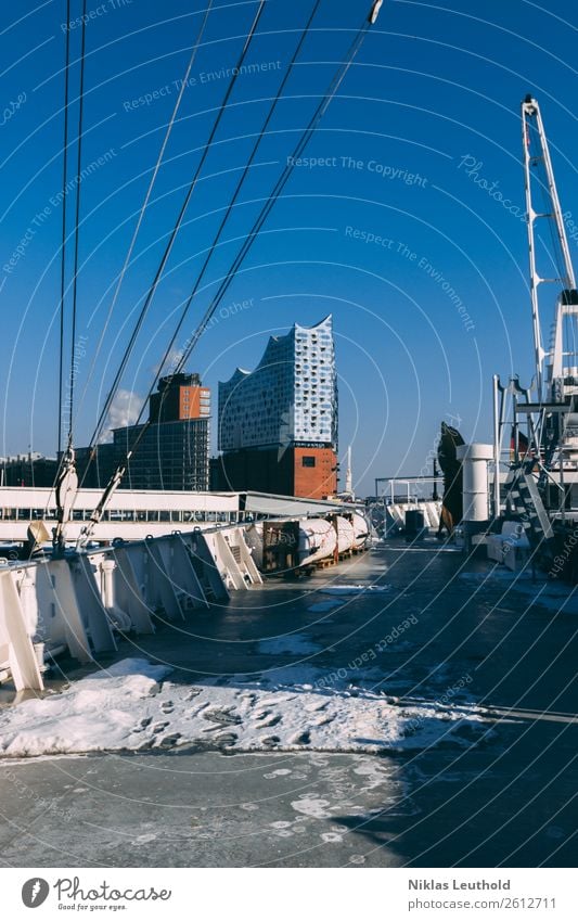 Hamburg Winter Tourismus Sightseeing Städtereise Schnee Wolkenloser Himmel Wetter Schönes Wetter Eis Frost Hamburger Hafen Elbphilharmonie Stadt Hafenstadt