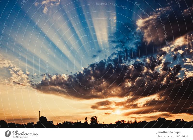 ... und strahlt ... Urelemente Luft Himmel Wolken Horizont Sonnenaufgang Sonnenuntergang Sommer Gefühle Zufriedenheit einzigartig Endzeitstimmung Glaube