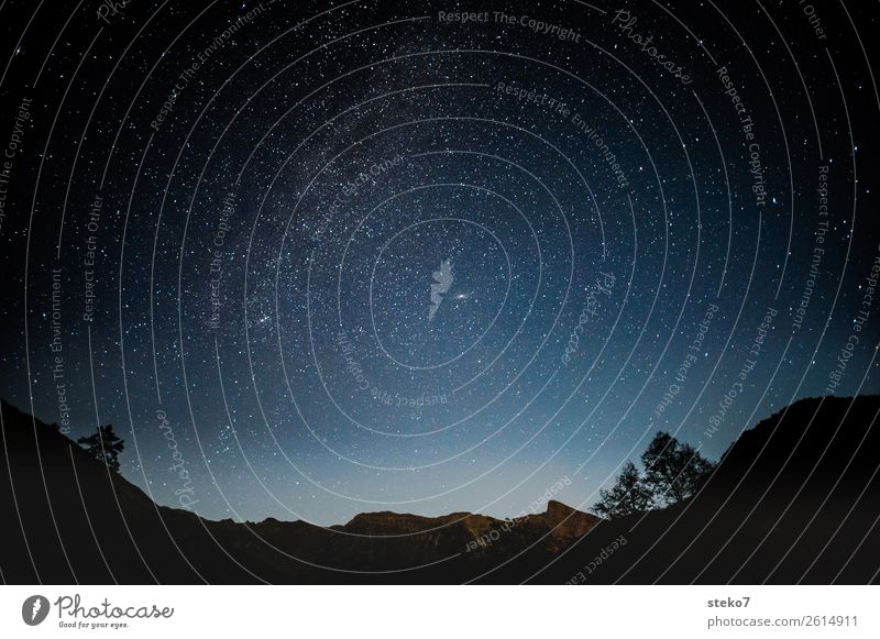 Sternenhimmel in Slowenien Wolkenloser Himmel Nachthimmel Berge u. Gebirge dunkel gigantisch blau schwarz Hoffnung demütig träumen Ewigkeit rein Unendlichkeit