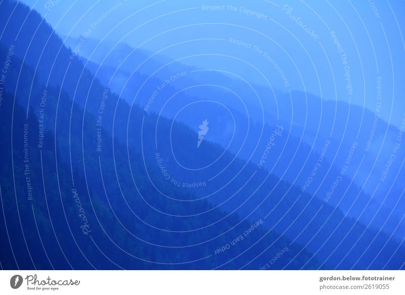Träume in Blau Ferne Berge u. Gebirge Natur Landschaft Wolkenloser Himmel Nebel außergewöhnlich Sauberkeit schön blau Glück Zufriedenheit Begeisterung Kraft