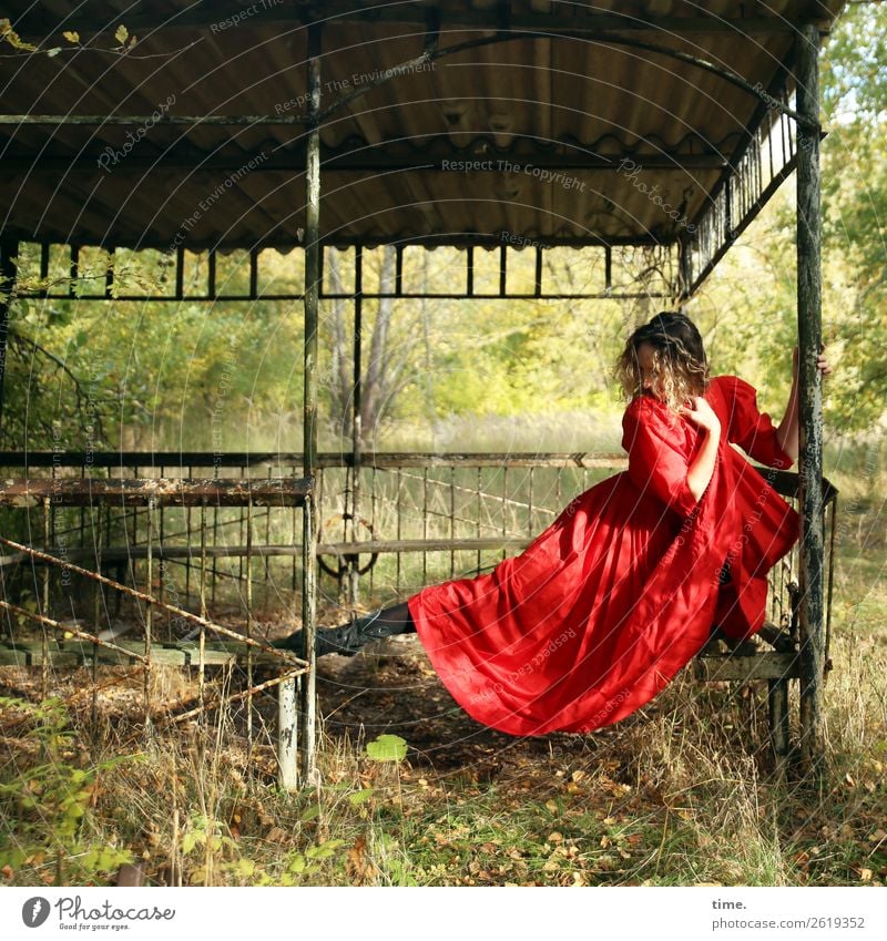 Die Tänzerin Fitness Sport-Training feminin Frau Erwachsene 1 Mensch Theaterschauspiel Schönes Wetter Park Wald Gebäude Gartenhaus Kleid Stiefel blond