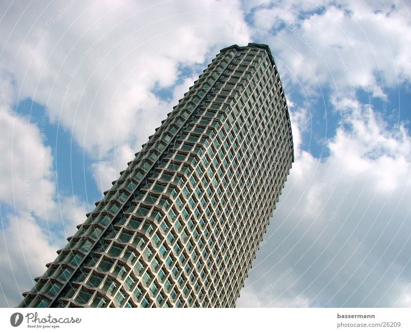 Centre Point Tower, London Hochhaus Himmel Tottenham Court Road Soho Wolken Sechziger Jahre Architektur clouds sky