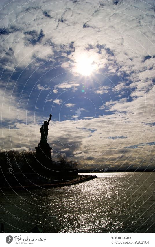 Broken Down Liberty Stadt Sehenswürdigkeit Wahrzeichen Freiheitsstatue außergewöhnlich frei gigantisch groß Unendlichkeit blau schwarz weiß Schutz