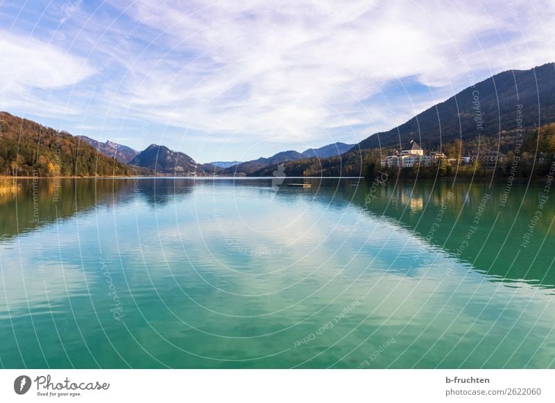 See mit Schloss und Berge im Hintergrund Freizeit & Hobby Ferien & Urlaub & Reisen Berge u. Gebirge Natur Landschaft Himmel Wolken Herbst Schönes Wetter Wald