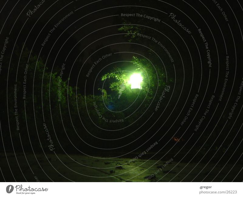 Laterne bei Nacht Licht einzeln grün hell