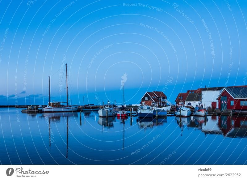 Blick auf den Hafen von Klintholm Havn in Dänemark Erholung Ferien & Urlaub & Reisen Tourismus Haus Natur Landschaft Wasser Wolken Küste Ostsee Gebäude