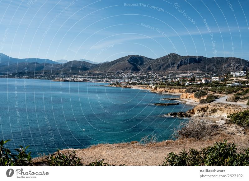 Strand auf Kreta im Sommer Crete Griechenland Urlaub mediterran Meer Ufer Felsen Wasser Sonne sonnig Sonnenlicht Himmel warm blau Ansicht malerisch Sicht