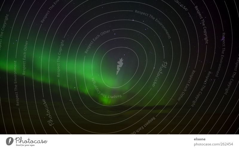 K O S M O S Natur Landschaft Himmel Nachthimmel Stern Nordlicht fantastisch grün schwarz Weltall Island Norden leuchten Licht Farbfoto Außenaufnahme