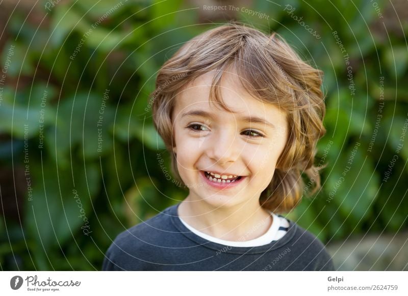 Kleinkind Freude Glück schön Gesicht Spielen Kind Baby Junge Kindheit Natur Pflanze Baum Park Lächeln lachen Fröhlichkeit klein lustig niedlich grün weiß Farbe