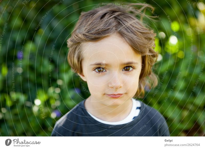 Kleinkind Freude Glück schön Gesicht Spielen Kind Baby Junge Kindheit Natur Baum Blume Park Lächeln lachen Fröhlichkeit klein lustig niedlich grün weiß Farbe