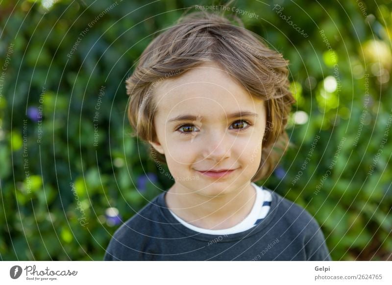 Kleinkind Freude Glück schön Gesicht Spielen Kind Baby Junge Kindheit Natur Baum Blume Park Lächeln lachen Fröhlichkeit klein lustig niedlich grün weiß Farbe