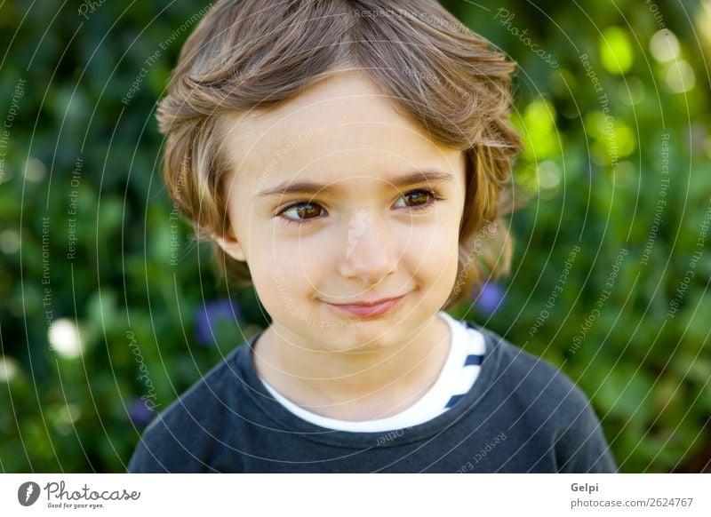 Kleinkind Freude Glück schön Gesicht Spielen Kind Baby Junge Kindheit Natur Baum Blume Park Lächeln lachen Fröhlichkeit klein lustig niedlich grün weiß Farbe