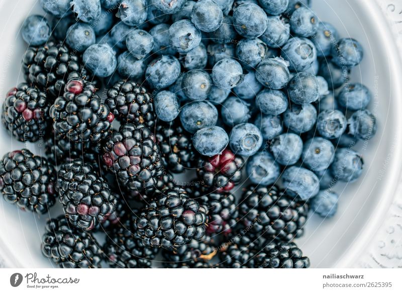 Blaubeeren Lebensmittel Brombeeren Ernährung Bioprodukte Vegetarische Ernährung Diät Fasten Teller Lifestyle Gesundheitswesen Gesunde Ernährung Duft lecker