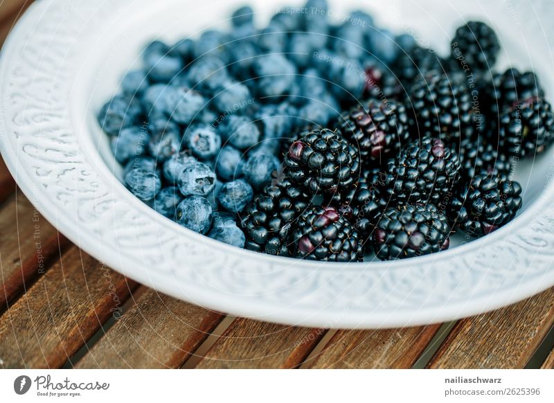 Blaubeeren Lebensmittel Frucht Brombeeren Ernährung Bioprodukte Vegetarische Ernährung Geschirr Teller Schalen & Schüsseln Lifestyle Gesundheit