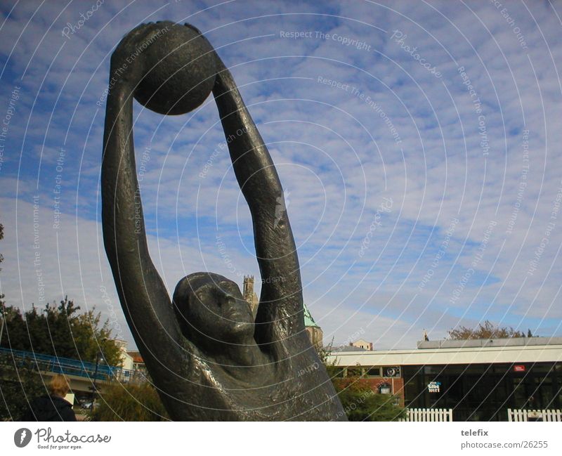 Am Elbufer Magdeburg Statue Wolken Kunst Bronze Freizeit & Hobby Arme Himmel