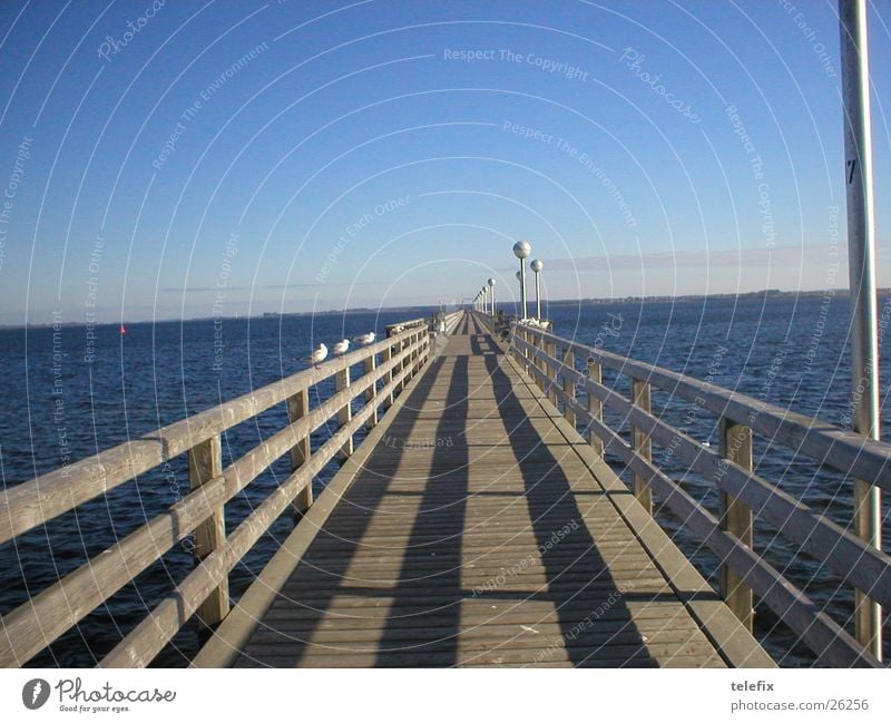 Bootanlegebrücke Anlegestelle Steg Horizont Brücke Wasser Ostsee Geländer