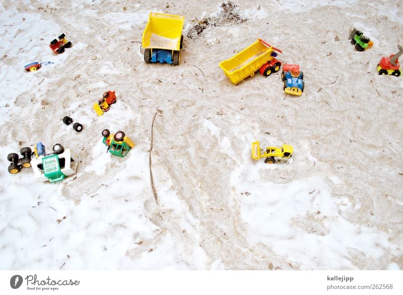 großbaustelle Freizeit & Hobby Spielen Kinderspiel Sandkasten Kindergarten Lastwagen PKW Spielzeug Statue Schneefall Bagger Polizeiwagen Miniatur Farbfoto