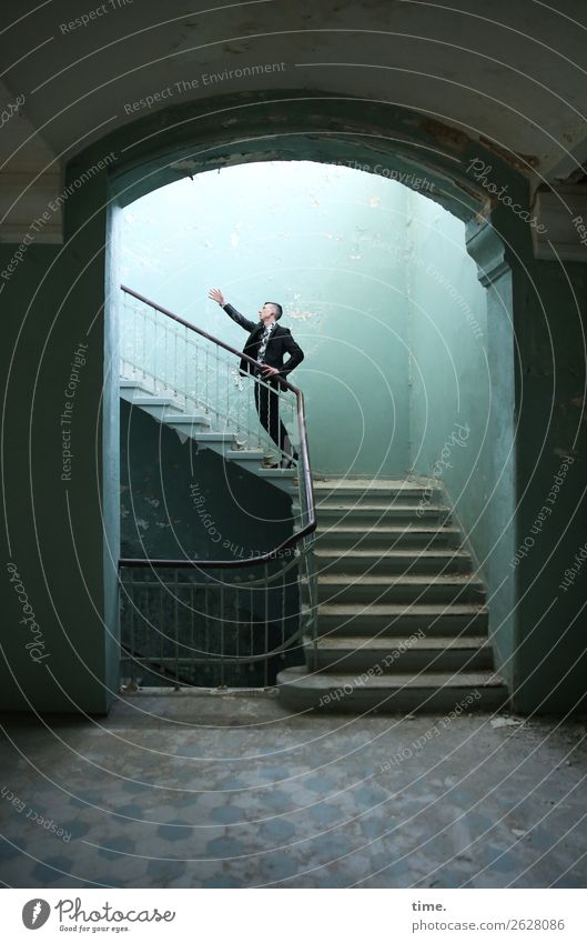 Stufen der Erkenntnis (III) maskulin Mann Erwachsene 1 Mensch Ruine lost places Mauer Wand Treppe Treppenhaus Treppengeländer Anzug brünett kurzhaarig