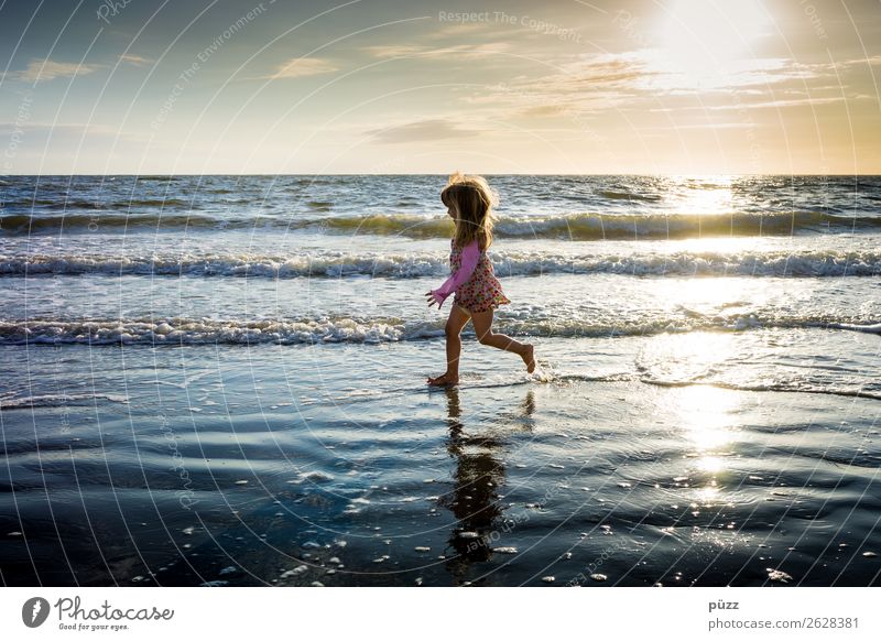 Running Ferien & Urlaub & Reisen Freiheit Sommer Sommerurlaub Sonne Strand Meer Wellen Mensch feminin Kind Kleinkind Mädchen Kindheit 1 1-3 Jahre 3-8 Jahre