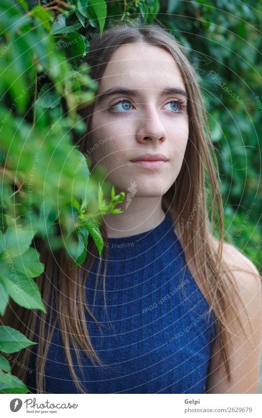 Süßes Teenagermädchen Lifestyle Stil Glück schön Haare & Frisuren Gesicht Mensch Frau Erwachsene Natur Park Mode Lächeln niedlich blau braun weiß Mädchen