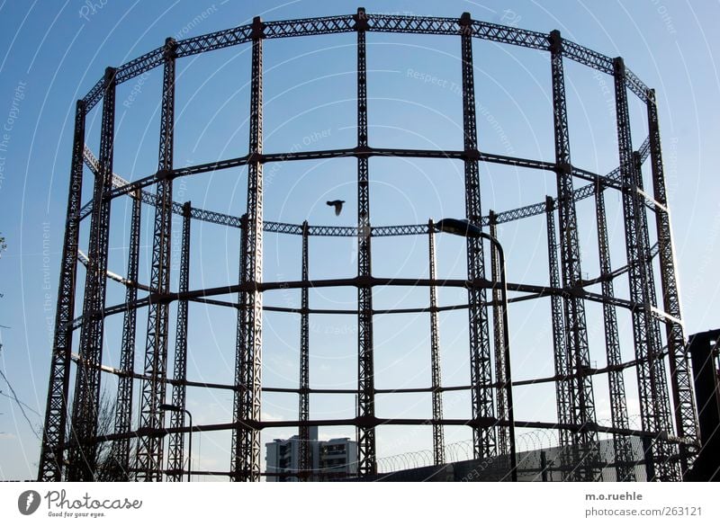 kreisgestänge London England Hauptstadt Stadtrand Gasometer alt historisch retro Stimmung Verschwiegenheit Sehnsucht Einsamkeit Verfall Vergangenheit