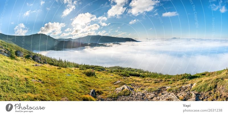 Panorama der grünen Berge in den Wolken schön Ferien & Urlaub & Reisen Tourismus Ausflug Sommer Sommerurlaub Sonne Berge u. Gebirge wandern Umwelt Natur