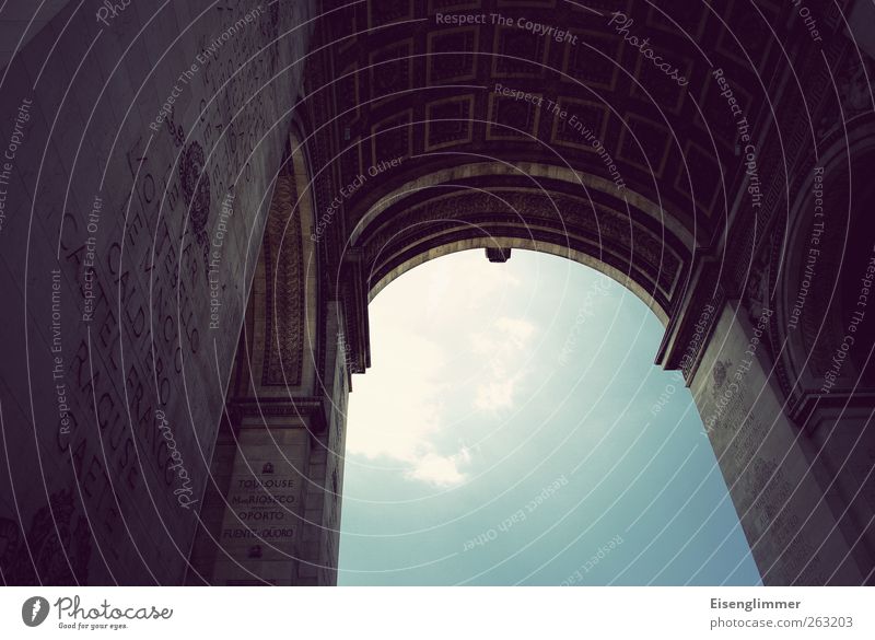 Arc de Triomphe Paris Frankreich Europa Hauptstadt Sehenswürdigkeit Denkmal alt ästhetisch blau Bogen Himmel himmelblau Triumphbogen Farbfoto Außenaufnahme