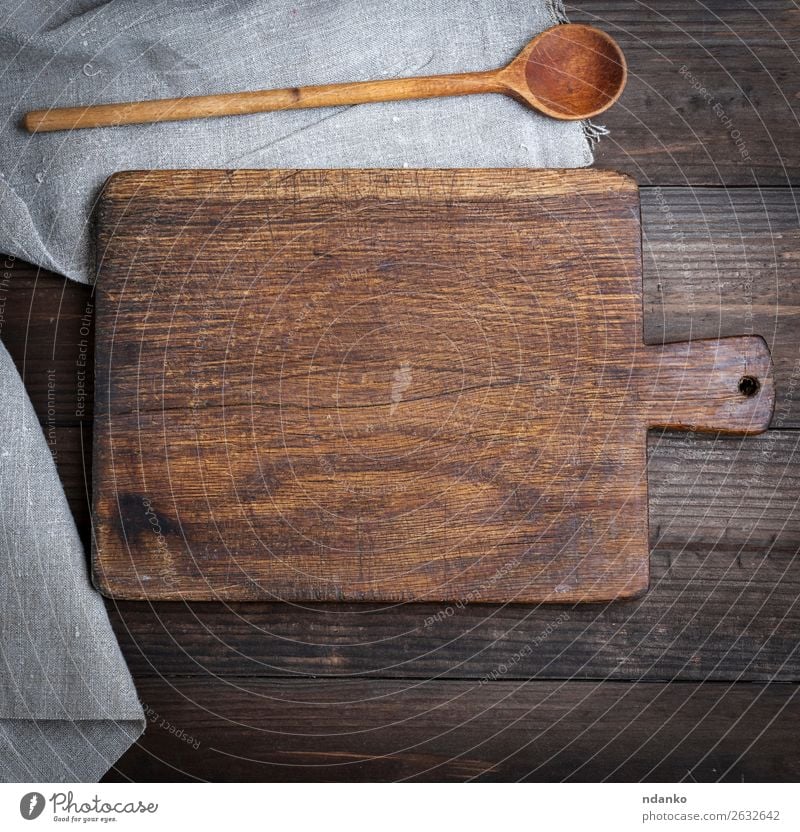 leeres altes braunes Holzschneidebrett und Löffel Tisch Küche Arbeit & Erwerbstätigkeit Werkzeug Natur Metall retro Utensil Hintergrund Klinge blanko Holzplatte