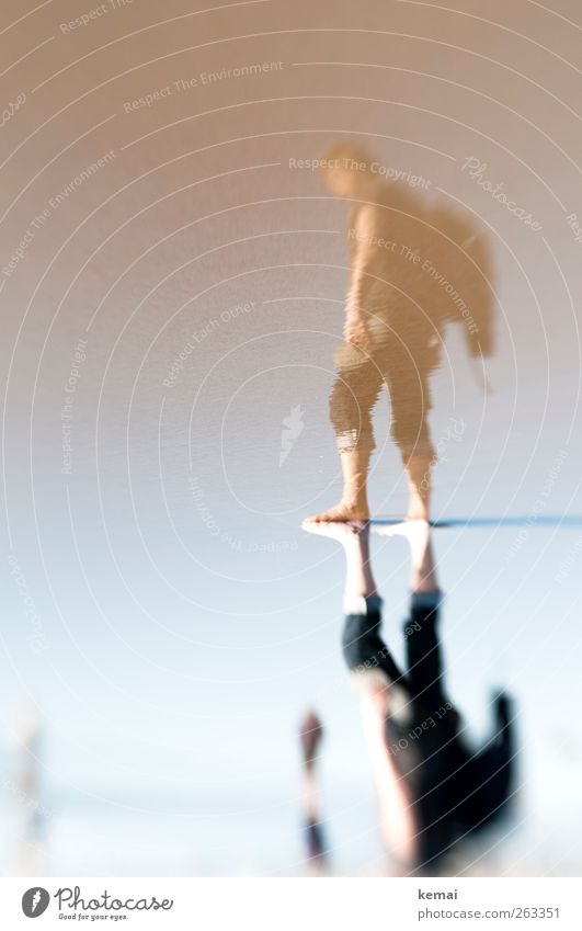 Der Strandgeher Ferien & Urlaub & Reisen Sommer Sommerurlaub Meer Sandstrand Mensch maskulin Mann Erwachsene Leben Körper Arme Beine Fuß 1 45-60 Jahre stehen