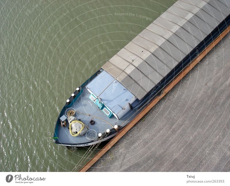 Gut vertäut Wasser Kanal Menschenleer Binnenschifffahrt Wasserfahrzeug Pause Kap Luftaufnahme Kite Aerial Photography Farbfoto Außenaufnahme Vogelperspektive