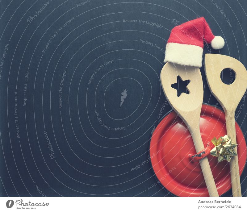 In der Weihnachtsküche Festessen Topf Löffel Stil Winter Restaurant Weihnachten & Advent Tafel Hut Mütze Kochlöffel Schleife Tradition Hintergrundbild