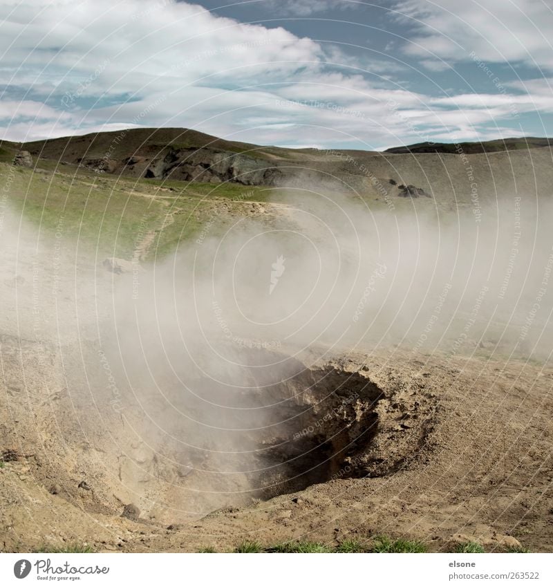 smoky valley Umwelt Natur Landschaft Urelemente Erde Nebel Wärme Hügel Vulkan bedrohlich Rauch Island reykjadalur Heisse Quellen hengill Geothermik Farbfoto