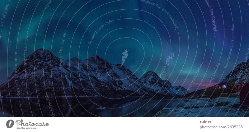 Norwegisches Bergpanorama mit Nordlichtern Norwegen Panorama (Bildformat) See Berge u. Gebirge Wasser Natur Himmel Landschaft Panorama (Aussicht)