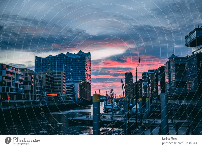 Sonnenuntergang in der Hafencity Tourismus Architektur Theater Schönes Wetter Hamburg Stadt Stadtzentrum Menschenleer Haus Fassade Sehenswürdigkeit Glas Stahl