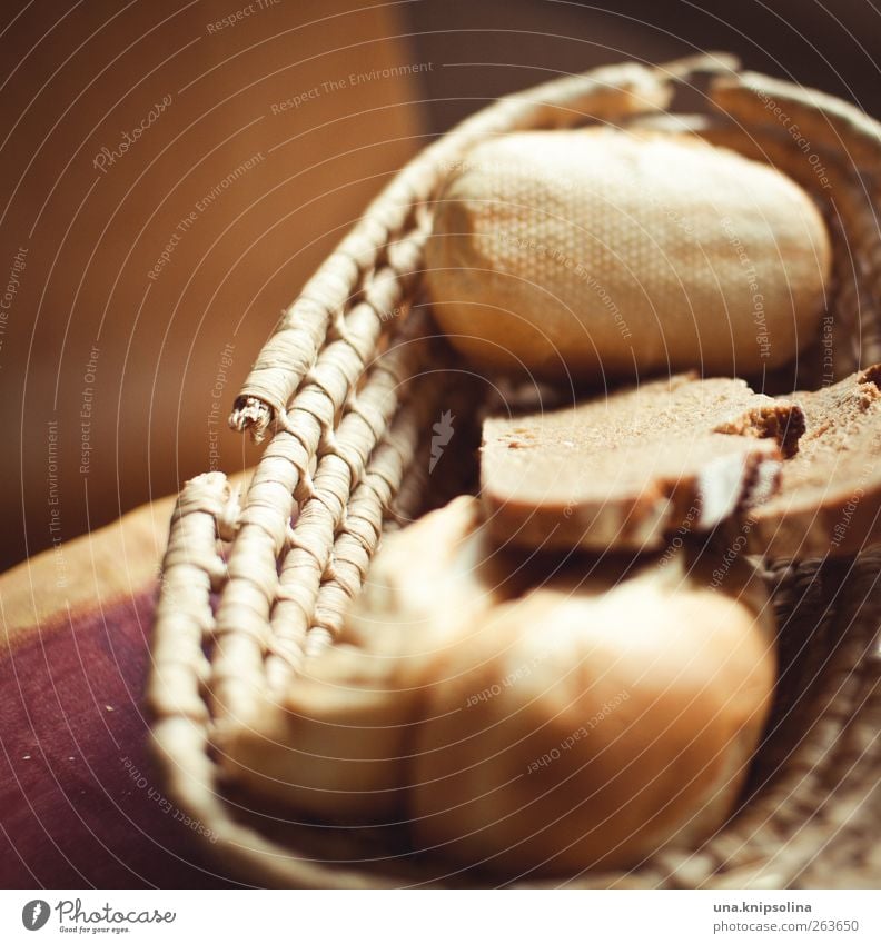 backwarenpotpourri Lebensmittel Teigwaren Backwaren Brot Brötchen Ernährung Frühstück Brotkorb frisch lecker Farbfoto Gedeckte Farben Innenaufnahme Menschenleer