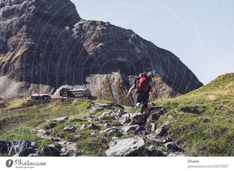 Aufstieg zur Memminger Hütte Ferien & Urlaub & Reisen Abenteuer wandern Junge Frau Jugendliche Rucksack Wanderschuhe gigantisch natürlich sportlich selbstbewußt